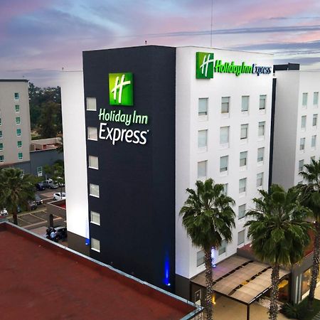 Holiday Inn Express Guadalajara Aeropuerto By Ihg Las Pintas Exterior photo