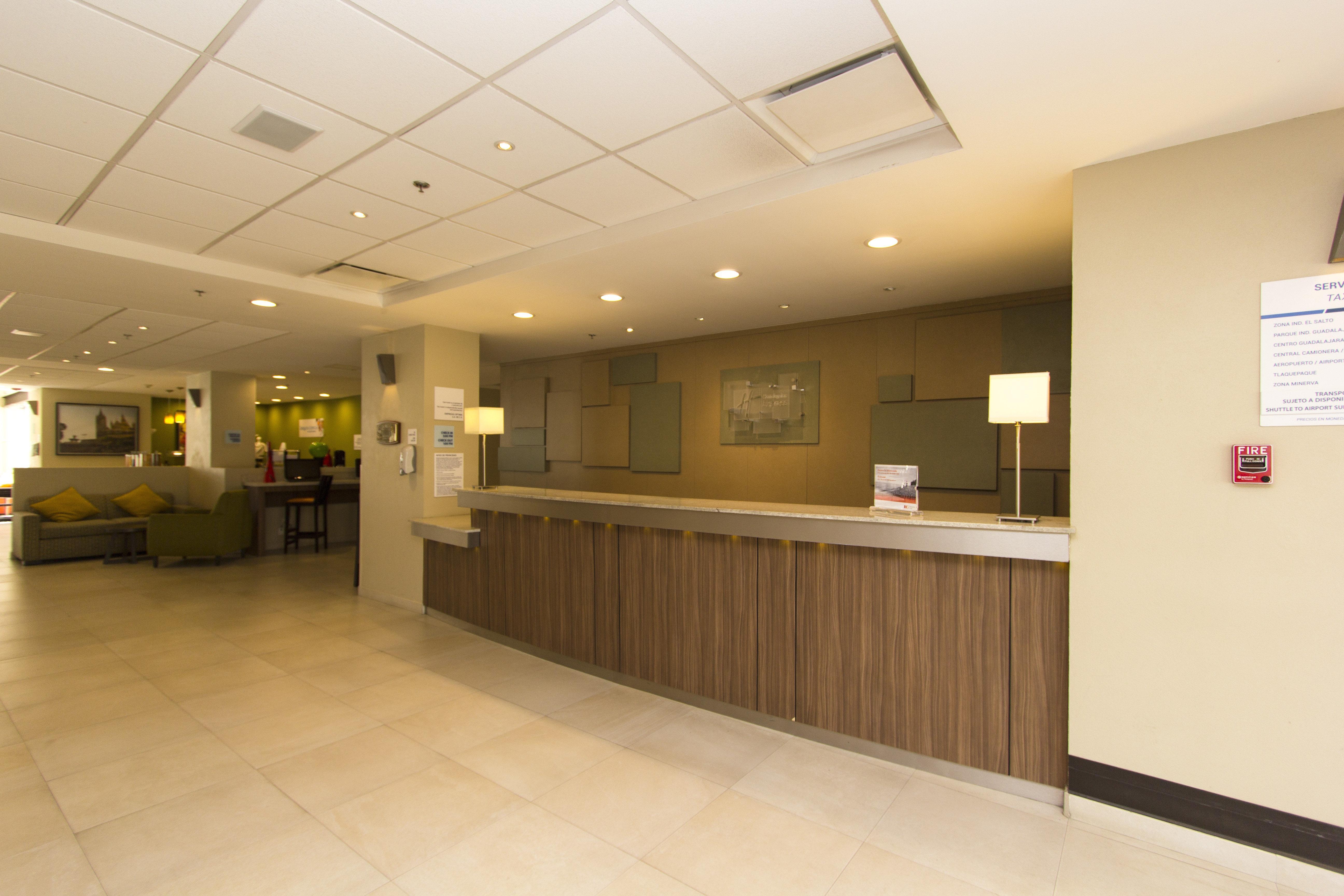 Holiday Inn Express Guadalajara Aeropuerto By Ihg Las Pintas Exterior photo