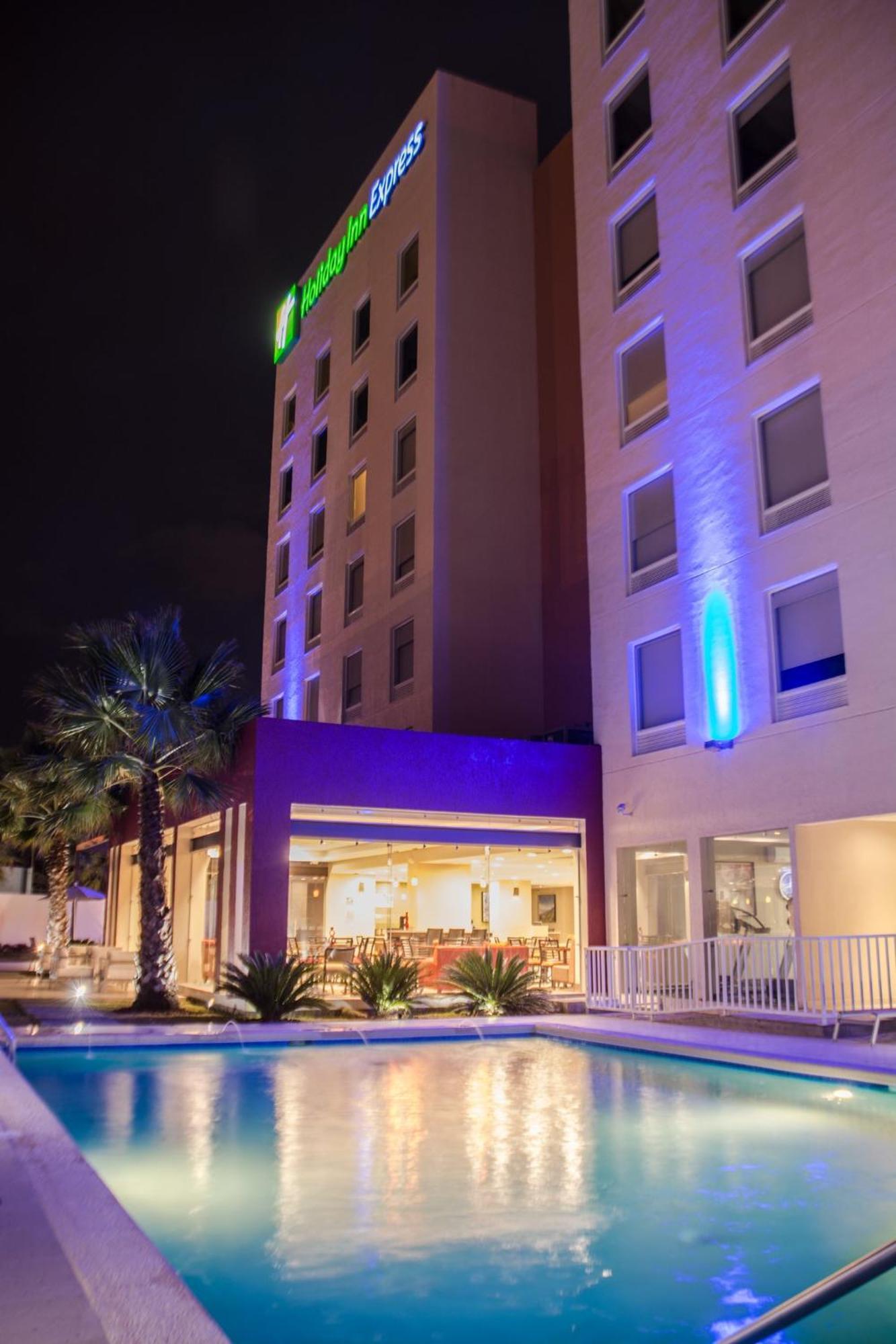 Holiday Inn Express Guadalajara Aeropuerto By Ihg Las Pintas Exterior photo