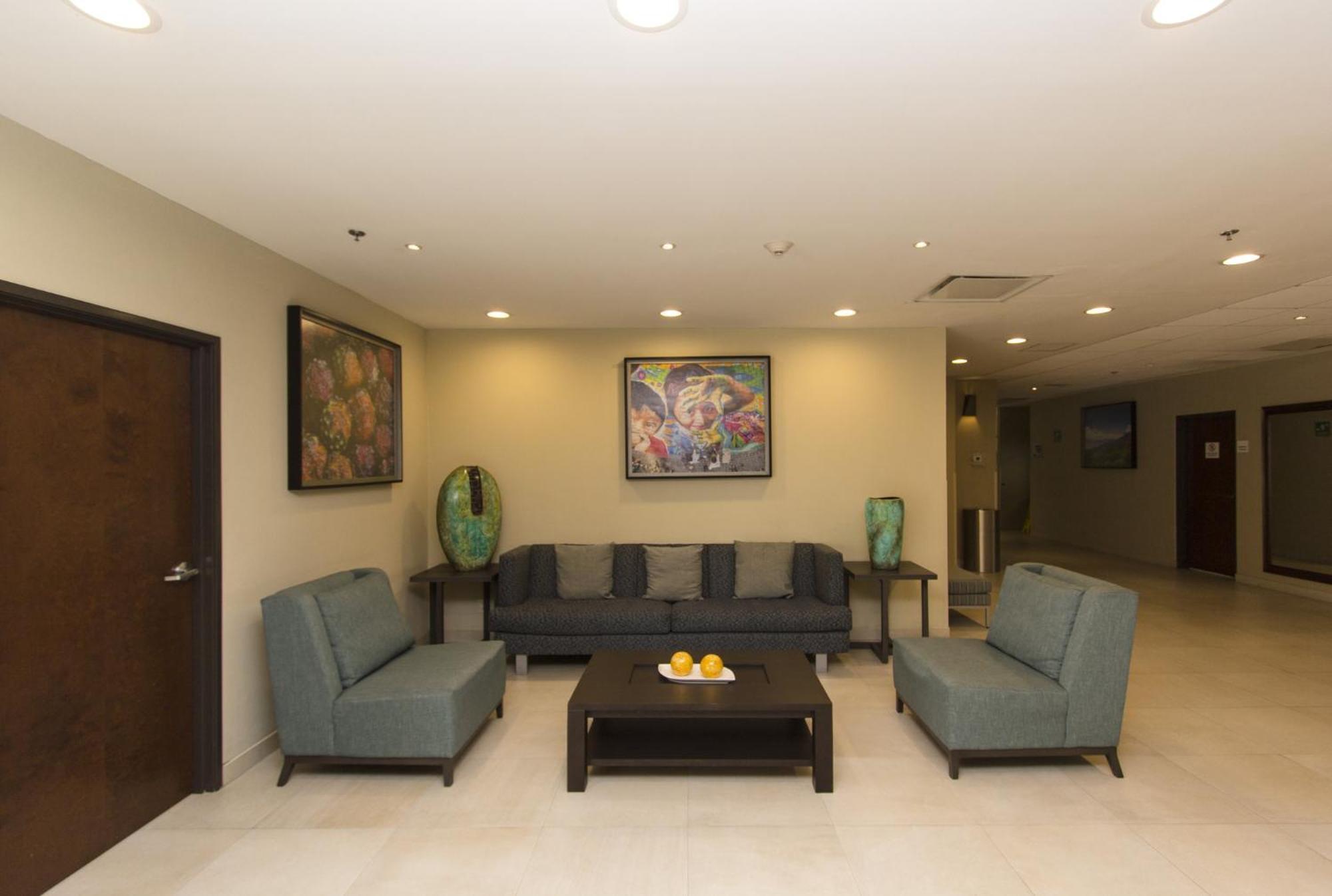 Holiday Inn Express Guadalajara Aeropuerto By Ihg Las Pintas Exterior photo