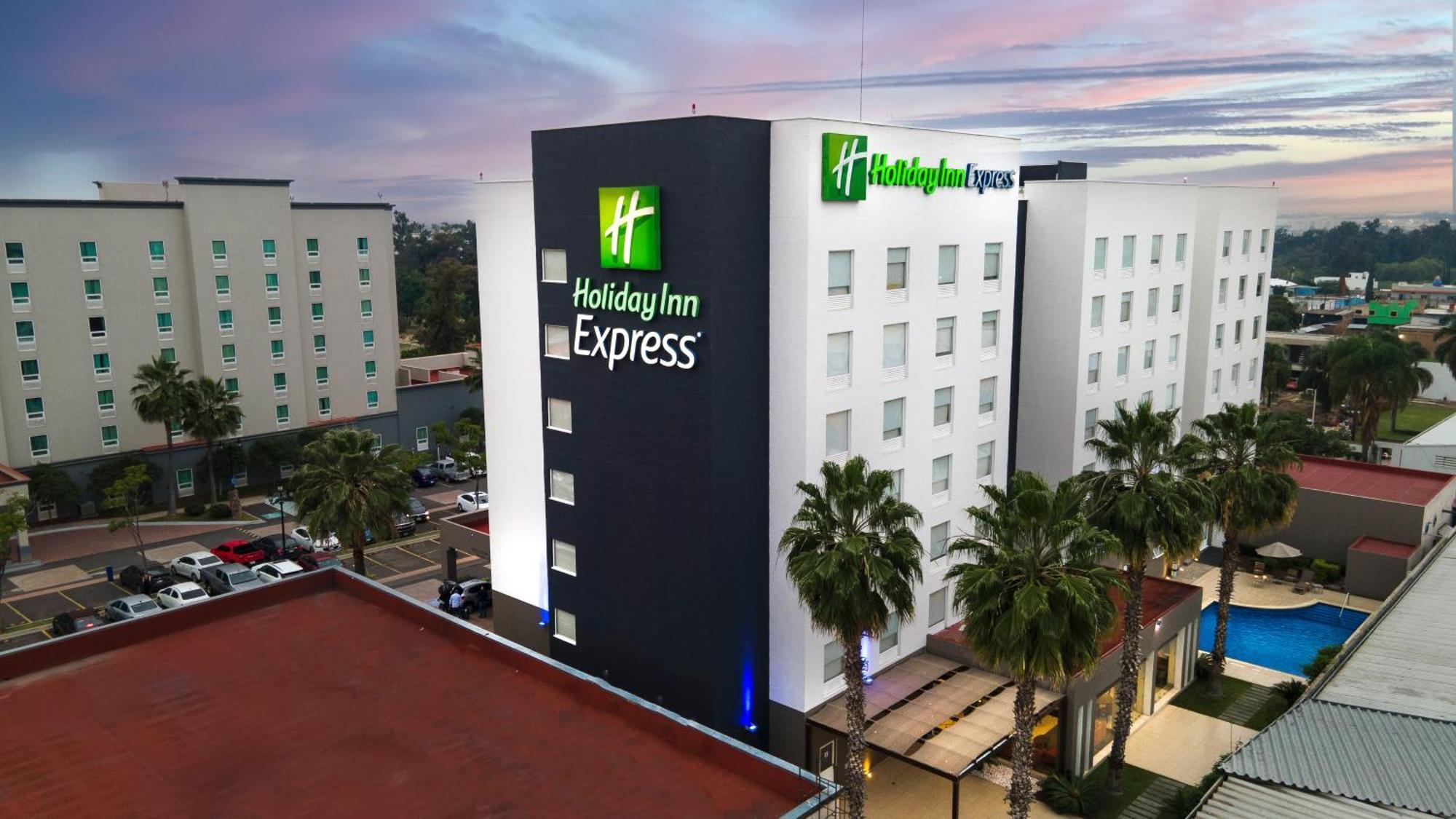 Holiday Inn Express Guadalajara Aeropuerto By Ihg Las Pintas Exterior photo