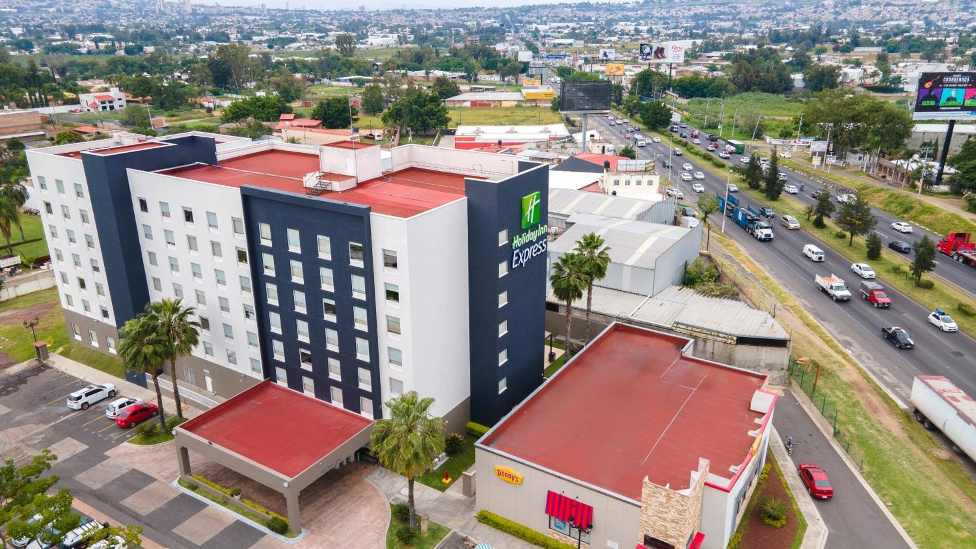 Holiday Inn Express Guadalajara Aeropuerto By Ihg Las Pintas Exterior photo