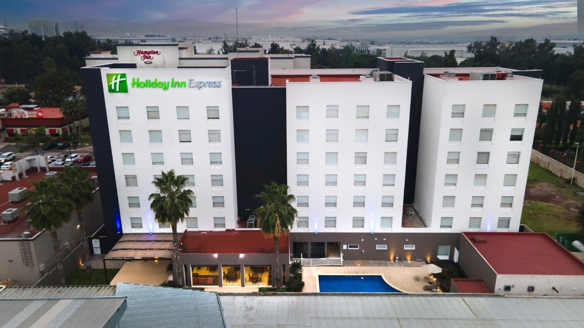 Holiday Inn Express Guadalajara Aeropuerto By Ihg Las Pintas Exterior photo