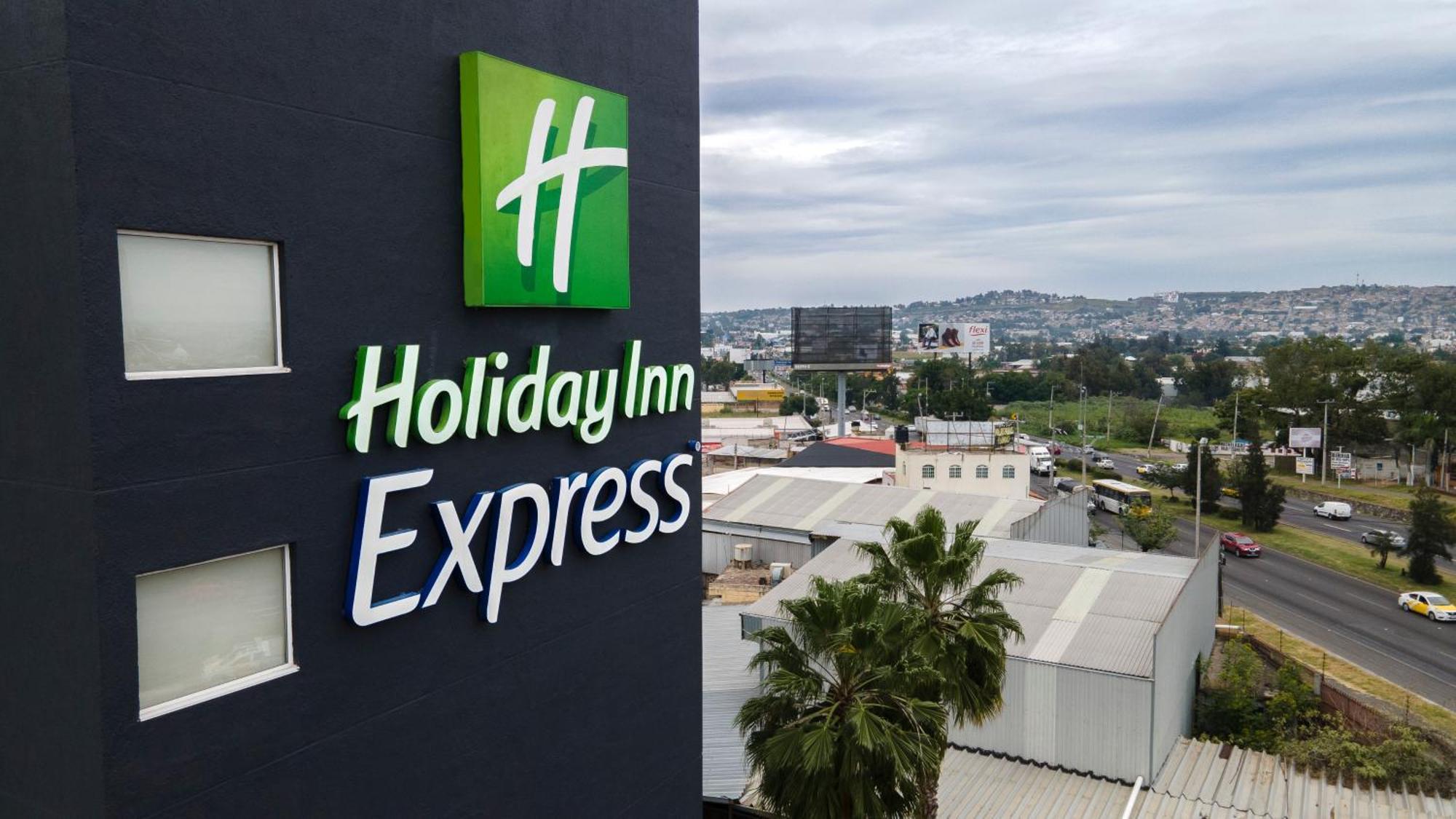 Holiday Inn Express Guadalajara Aeropuerto By Ihg Las Pintas Exterior photo